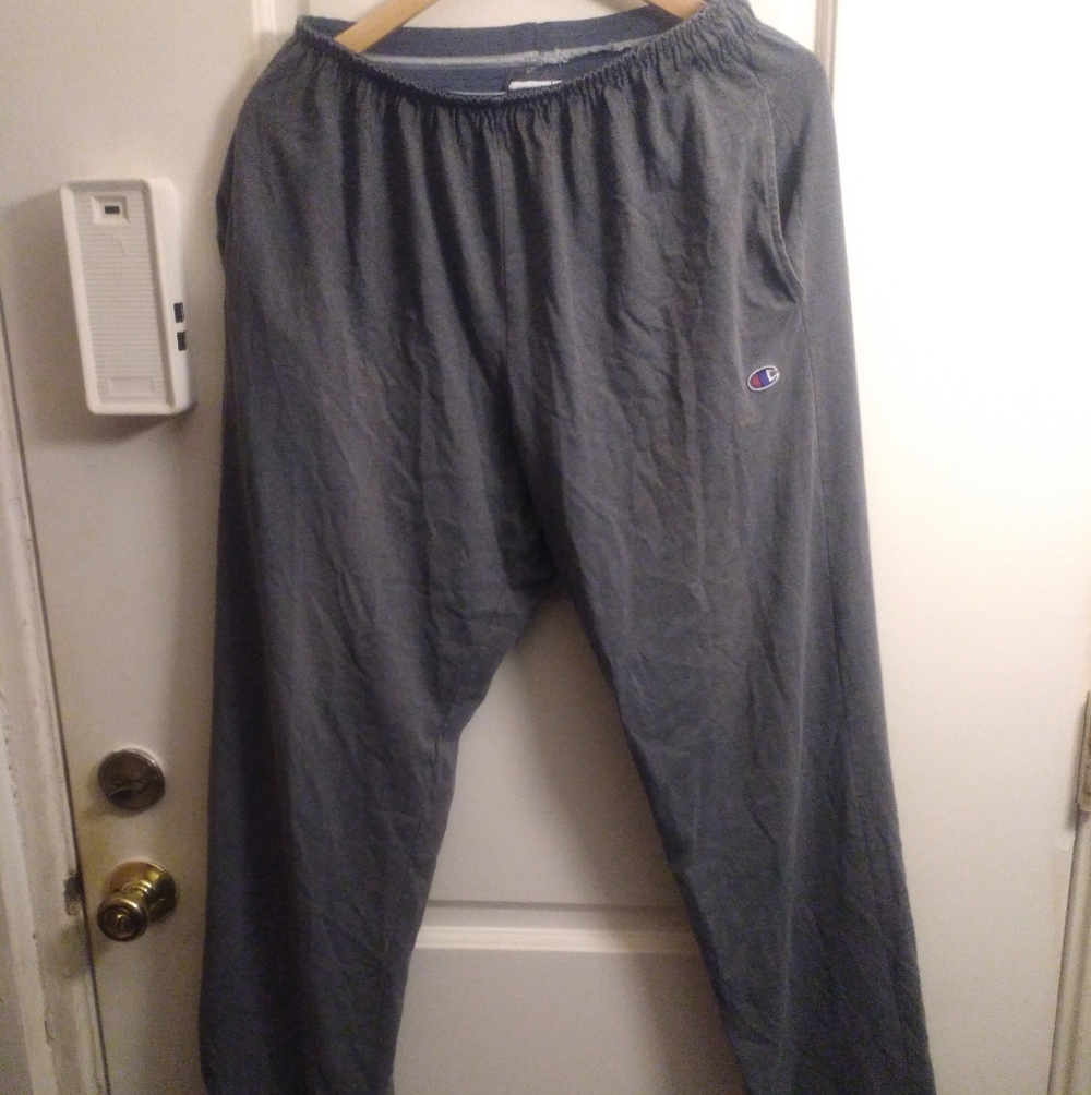 Champion Men’s Grey Sweatpants – Size Medium